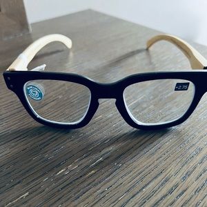 Brand new Peepers 2.75 black and beige . Super nice glasses very stylish!